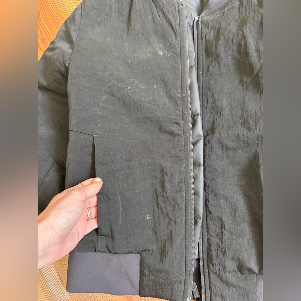 Lululemon, Reversible Bomber Jacket. Size 4 - Picture 8 of 10